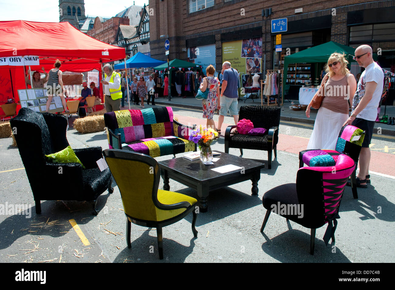 Antike Möbel, Sommerfest, North Gate Street, Chester, UK Stockfoto
