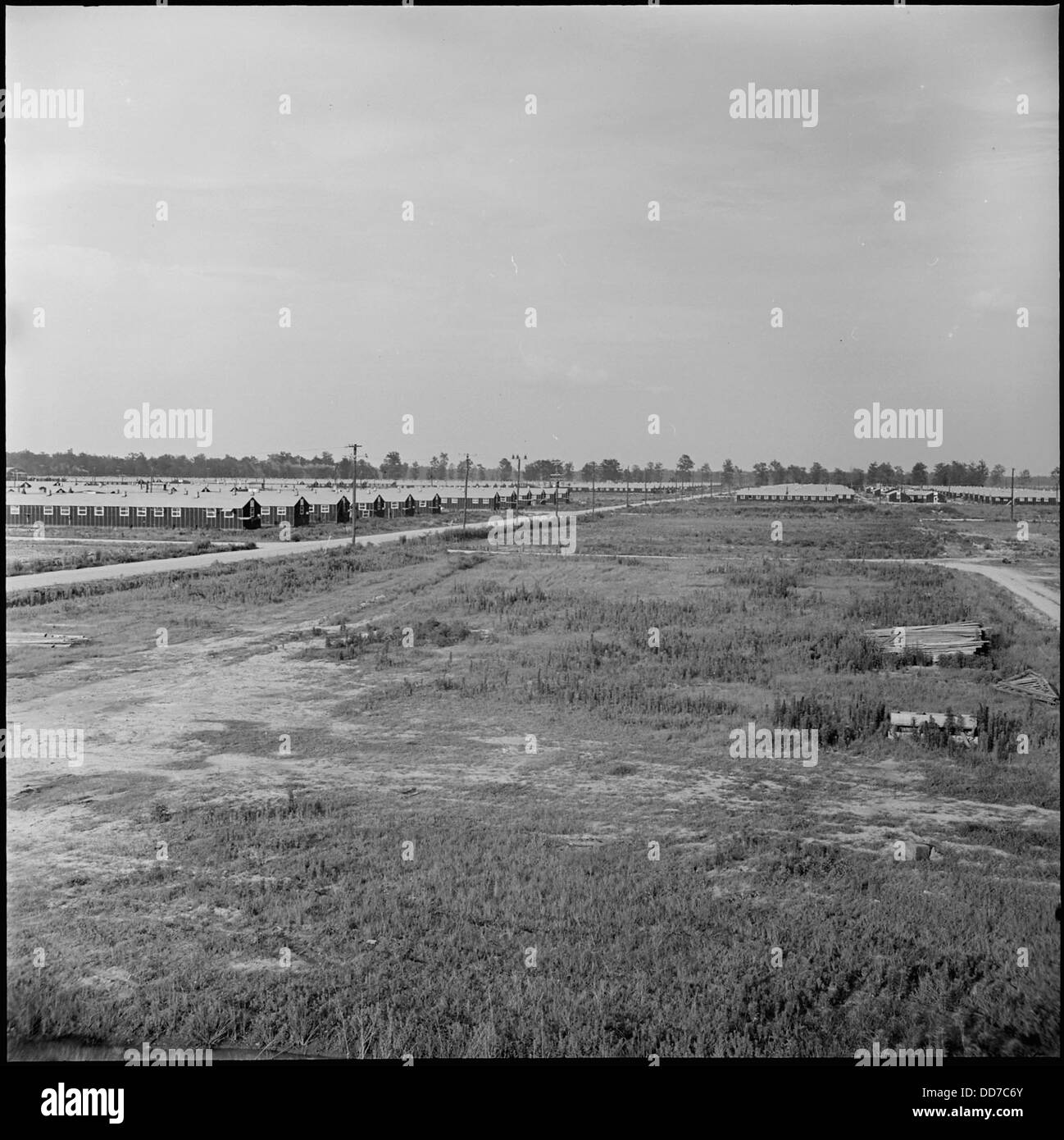 Ein Panorama des Jerome Relocation Center in Denson, Arkansas, das seine Schließung während des Zweiten Weltkriegs zeigt. Das Zentrum war eines der Internierungslager, in denen japanische Amerikaner während des Krieges festgehalten wurden. Stockfoto