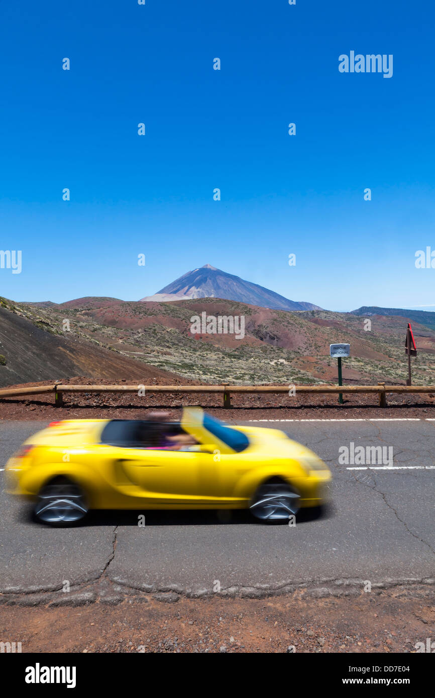 Spanien, Ansicht von Cabrio Straßenfahrt im Teide-Nationalpark Stockfoto