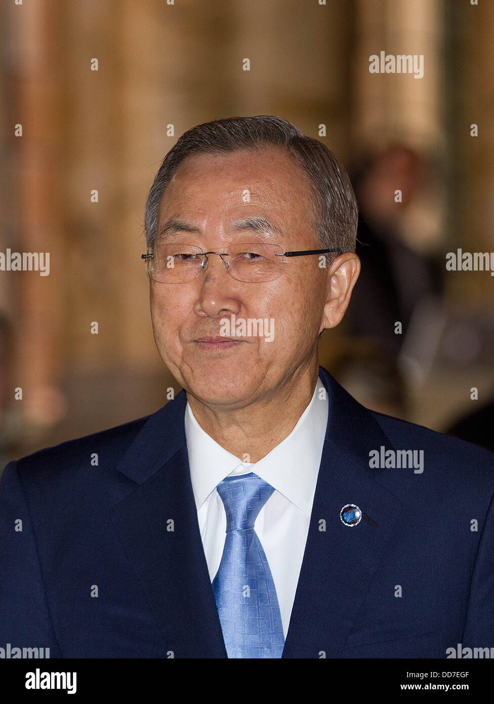 Den Haag, Niederlande. 28. August 2013. Ban Ki-Moon zu Beginn der Feier des 100. Jahrestages der Friedenspalast in den Haag. Der König erhielt ein Gedenkbuch 28. August 2013. Foto: Albert Nieboer-RPE Niederlande, Credit: Dpa picture-Alliance/Alamy Live News Stockfoto