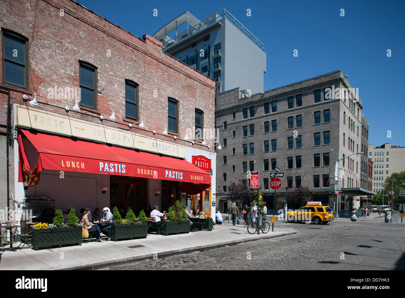 OUTDOOR-SIDEWALK CAFE MEAT MARKET PACKING DISTRICT WEST TWELFTH STREET MANHATTAN NEW YORK CITY USA Stockfoto