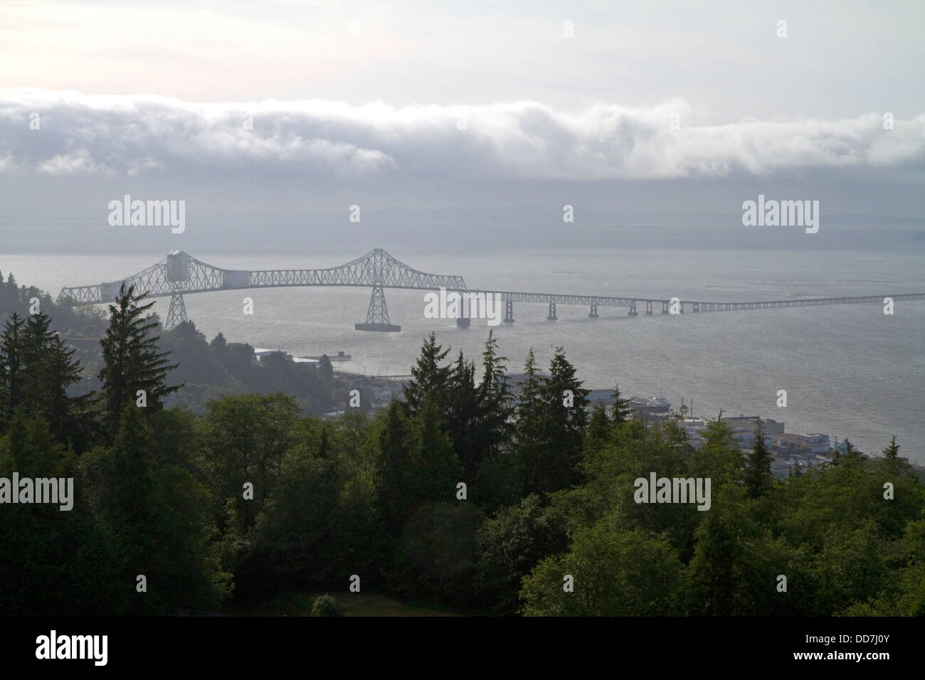 Die Astoria-Megler-Brücke über den Columbia River zwischen Astoria, Oregon und Punkt Ellice in der Nähe von Megler, Washington, USA. Stockfoto