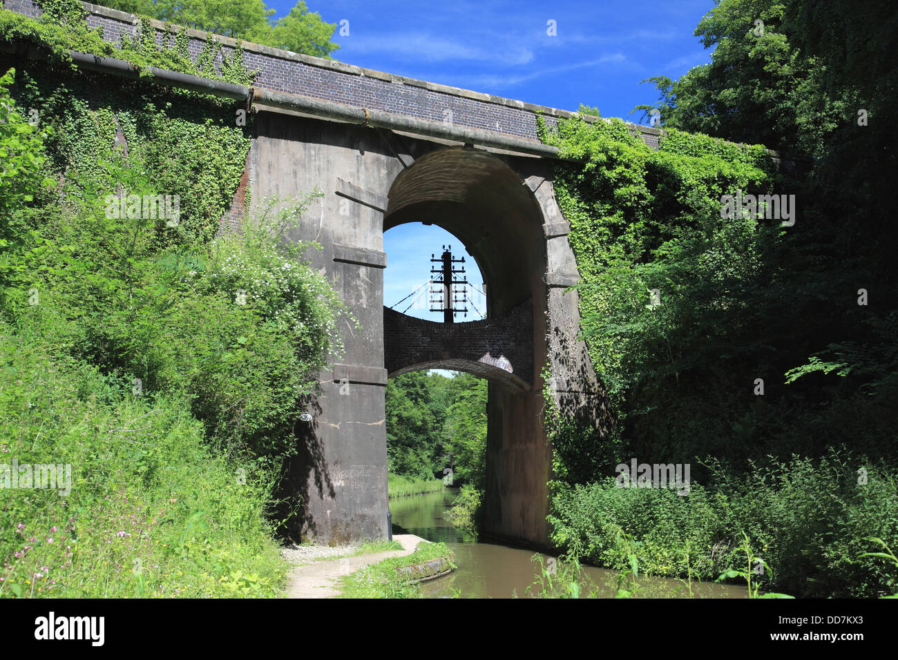 Hohe Brücke Nr. 39, manchmal bekannt als der Telegraph-Brücke, auf der Shropshire-Union-Kanal zwischen Gnosall und Norbury Stockfoto