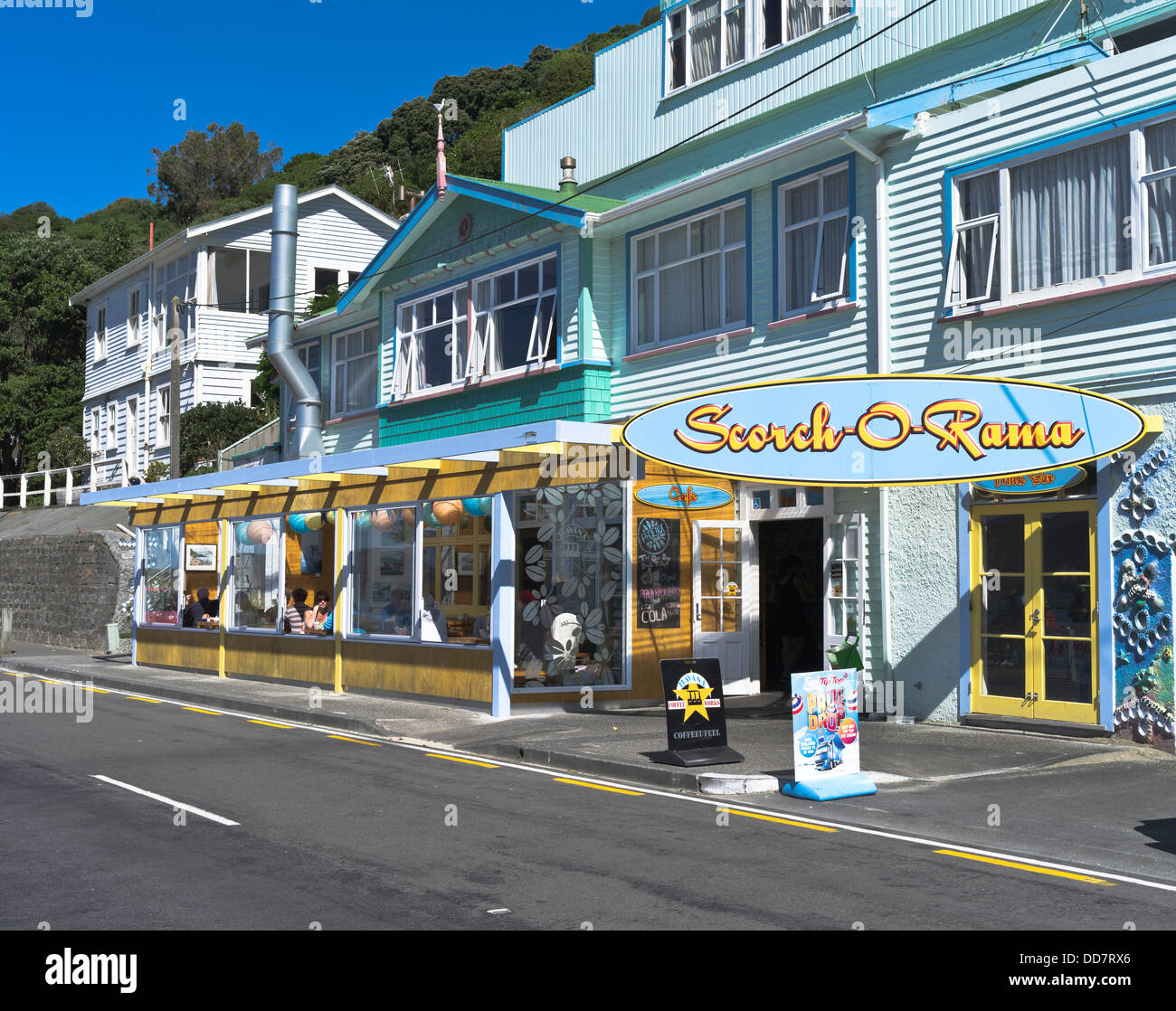 dh Scorching Bay WELLINGTON NEUSEELAND Scorch O Rama Strandpromenade Cafe Milch Bar Nordinsel Restaurant Stockfoto