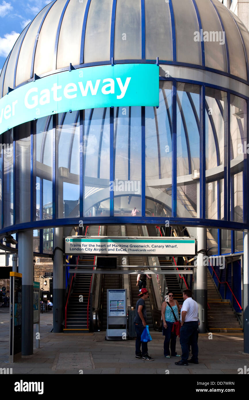 Der Eingang zum Turm-Gateway-Station, London, England Stockfoto