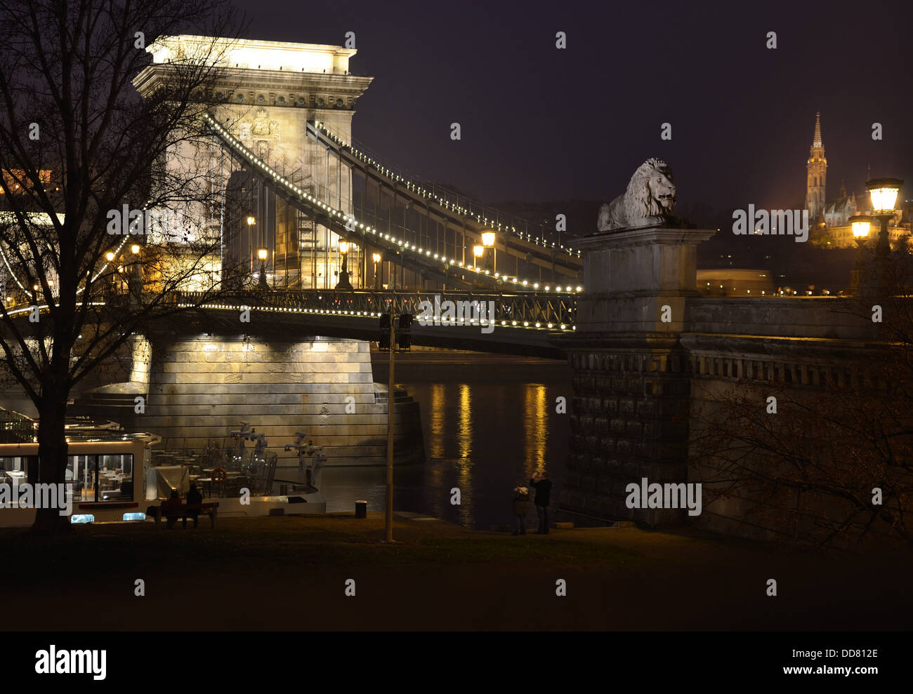 Dies ist die Kettenbrücke in Budapest. Stockfoto