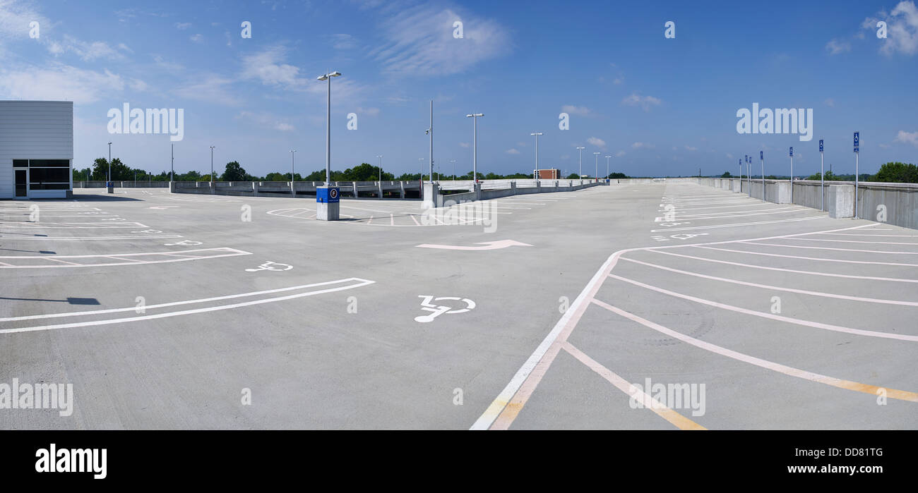 Leere Dach Garage Parkplatz parken Stockfoto
