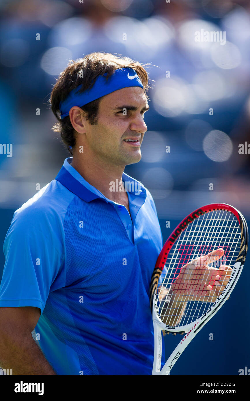 Flushing Meadows-Corona Park, Queens, New York, 27. August 2013 Roger Federer (SUI) im Wettbewerb mit seinem ersten Vorrundenspiel bei der 2013 uns Open Tennis Championships Credit: PCN Fotografie/Alamy Live News Stockfoto