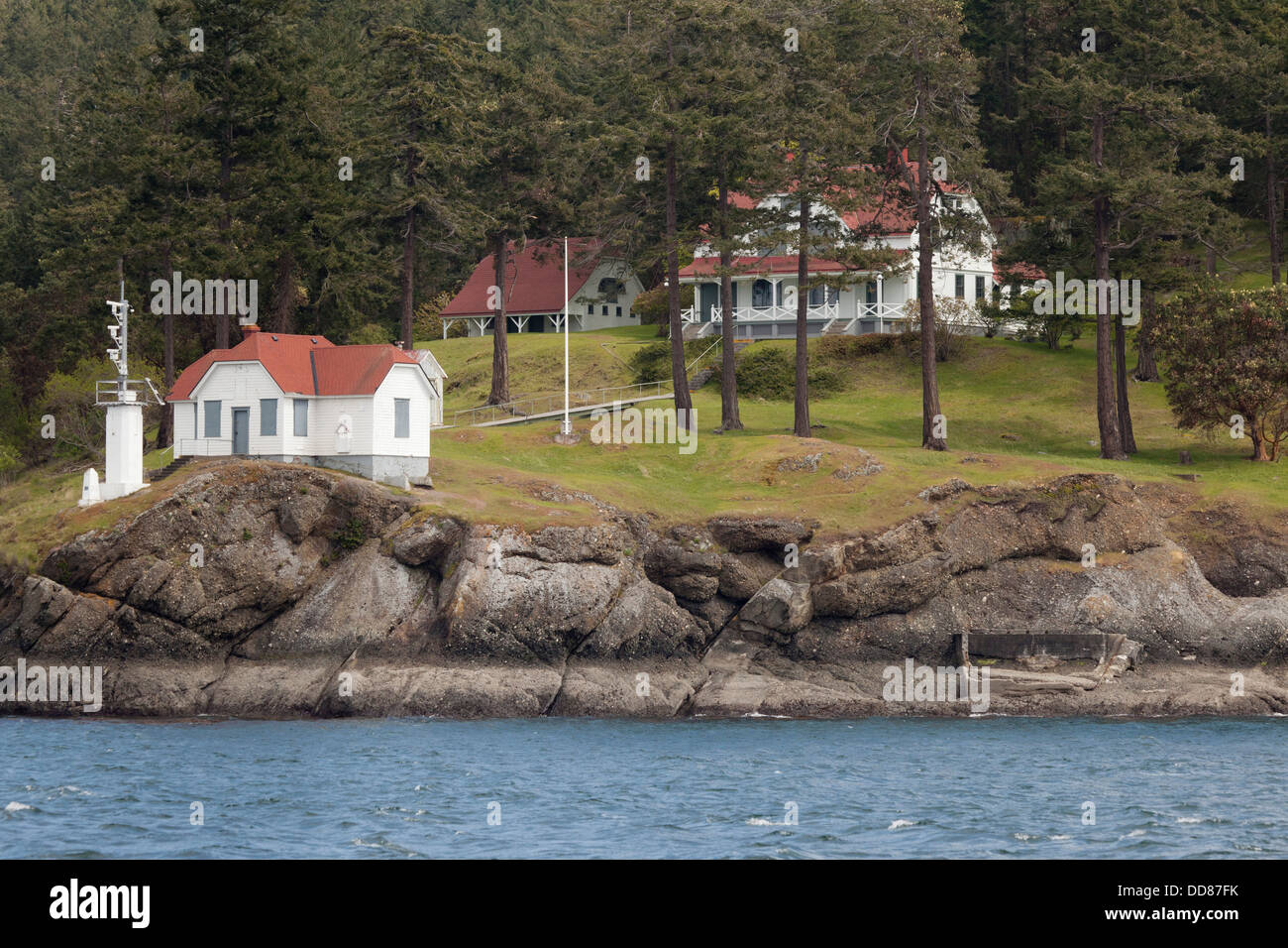 USA, Washington, San Juan Inseln. Haus der wiederum Punkt Leuchtturmwärter auf Stuart Insel. Stockfoto