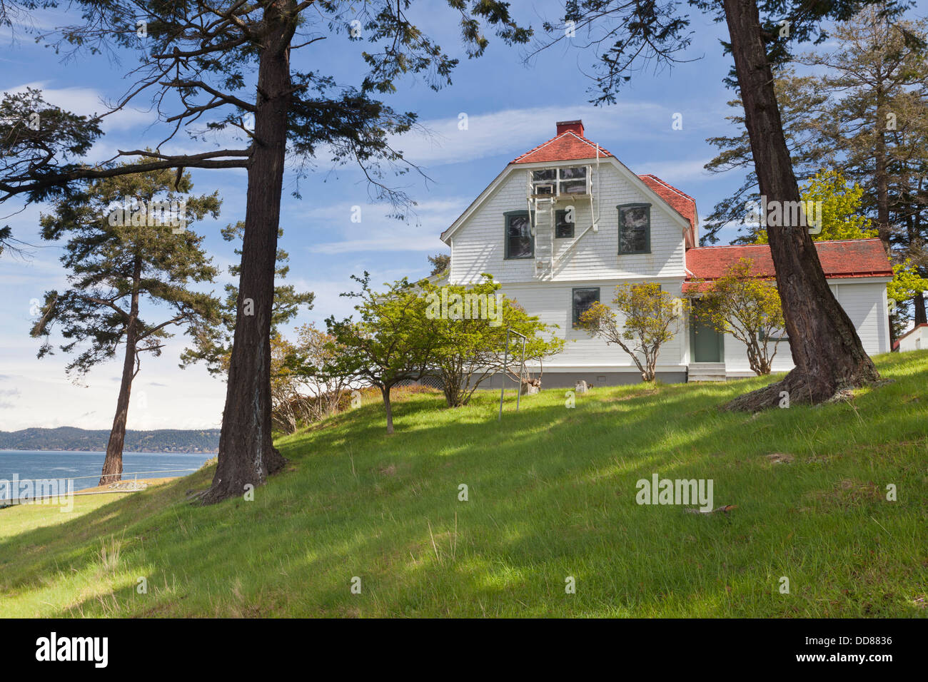 USA, Washington, San Juan Inseln. Haus der wiederum Punkt Leuchtturmwärter auf Stuart Insel. Stockfoto