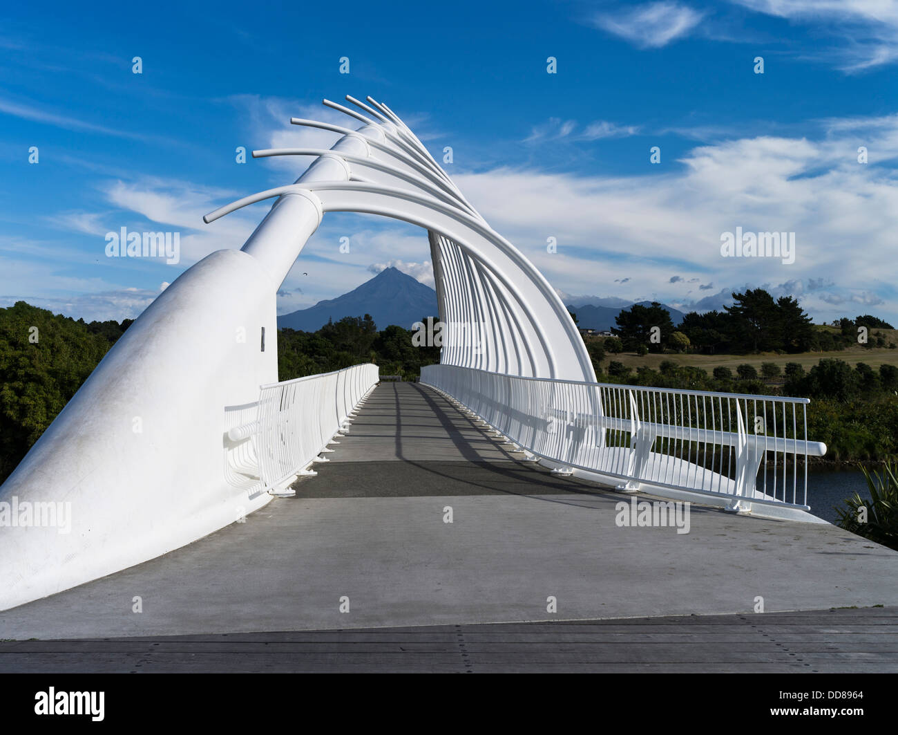dh Te Rewa Rewa Bridge TARANAKI NEUSEELAND Mount Egmont Mt Taranaki New Plymouth Coastal Walkway Stockfoto