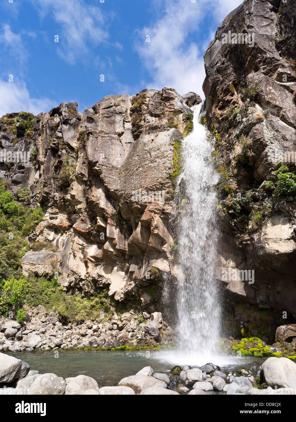 dh Tongariro Nationalpark TARANAKI FALLS Neuseeland Wairere Bach Wasserfall Stockfoto