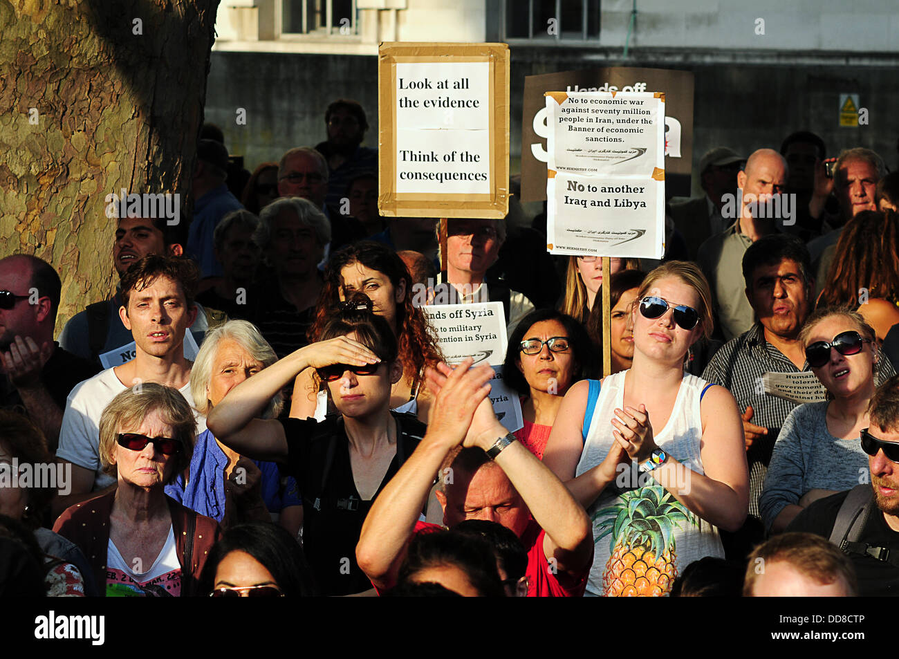 London UK 28. August 2013. Stoppen Sie die Krieg-Koalition-Demonstration vor Downing Street gegen westliche Intervention in Syrien Credit: siehe Li/Alamy Live News Stockfoto