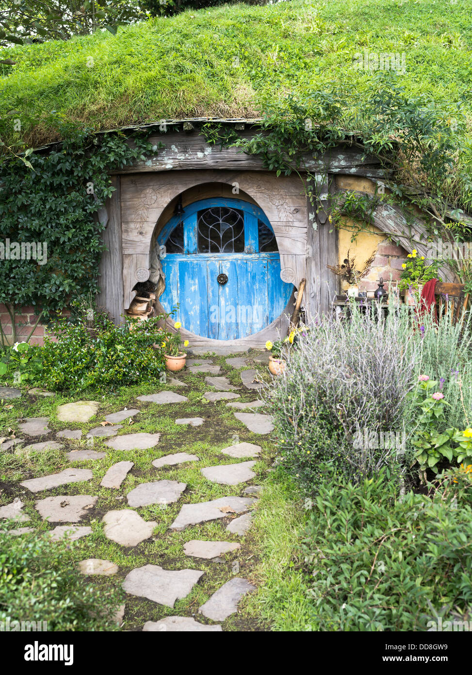 dh HOBBITON NEUSEELAND Hobbits Cottage door Garten Film Set Film site Herr der Ringe Filme hobbit House Stockfoto