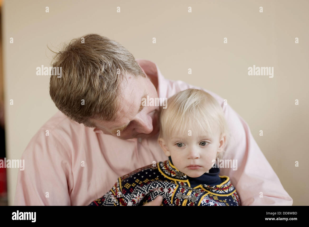 40 Jahre alten Vater und seine zwei Jahre alten Sohn Stockfotografie - Alamy