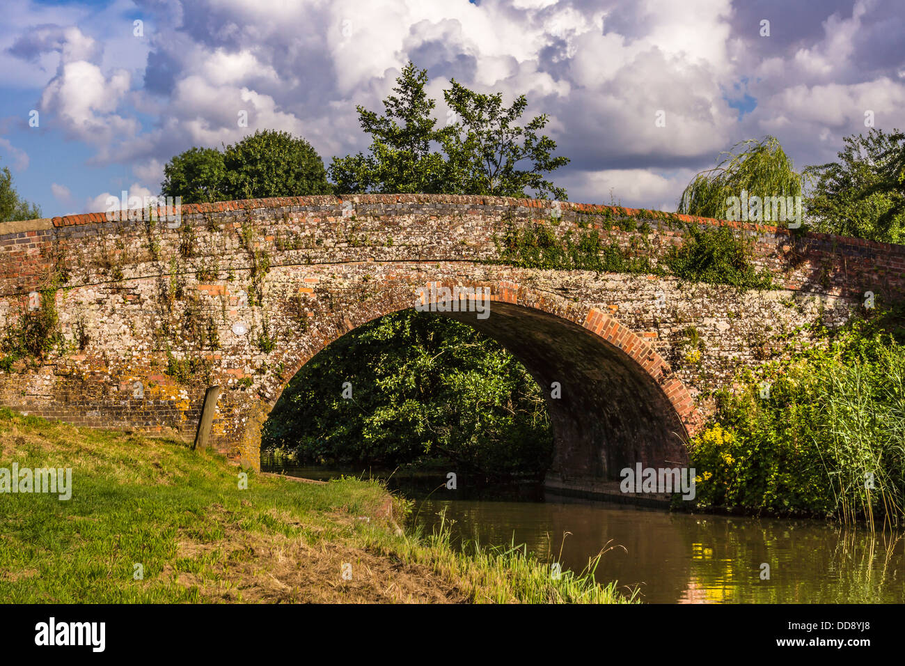 78 Brücke auf der Kennet und Avon Kanal in der Nähe von Hungerford in Berkshire. Stockfoto