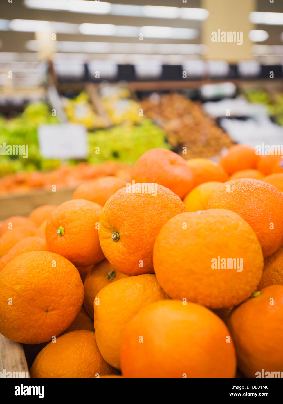 Nahaufnahme von Obst zum Verkauf im Supermarkt Stockfoto