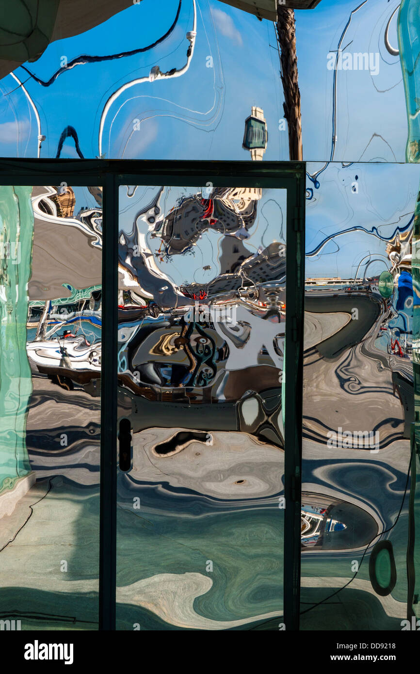Reflexionen, Muelle Uno der neuen Promenade und Geschäften, Hafen, Málaga Stockfoto