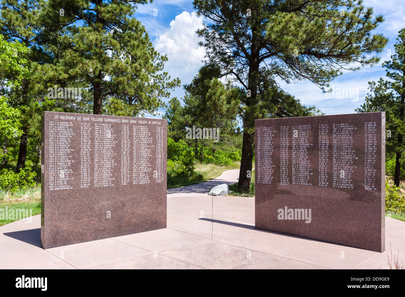Mauer der Erinnerung an Absolventinnen und Absolventen getötet in Aktion, United States Air Force Academy, Colorado Springs, Colorado, USA Stockfoto
