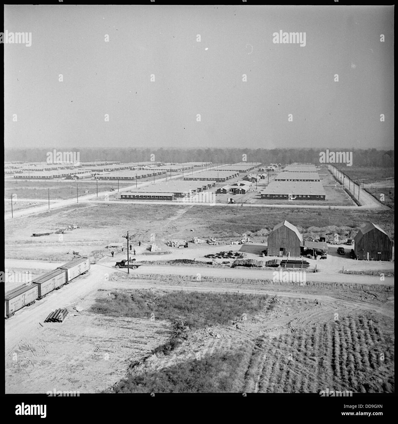 Ein Blick auf einen Abschnitt des Jerome Relocation Center in Denson, Arkansas, der die Einrichtung während der Internierung japanischer Amerikaner während des Zweiten Weltkriegs zeigt Stockfoto