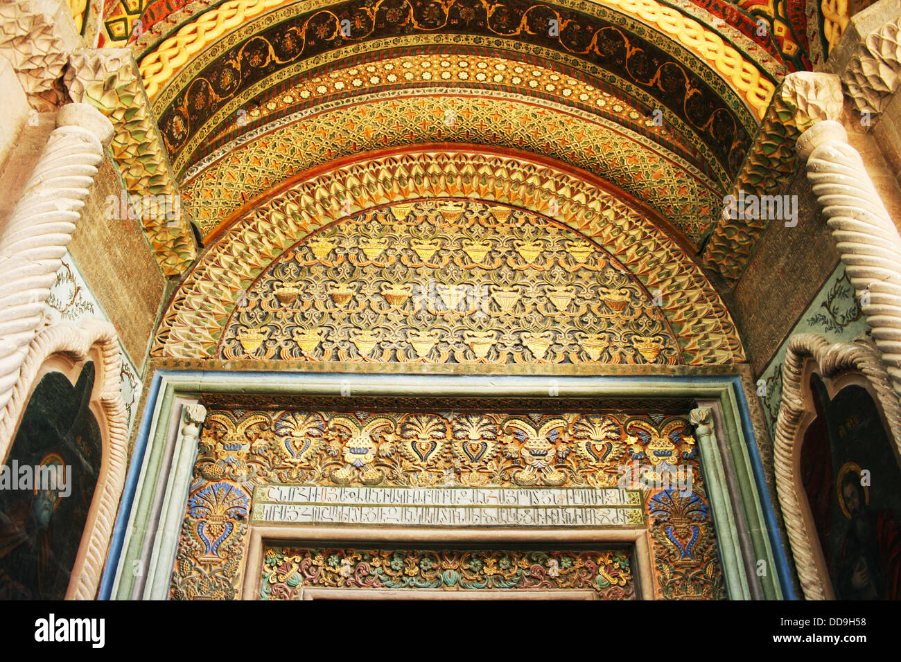 Mutter-Kathedrale des Heiligen Etschmiadzin in Armenien, eine der ältesten Kirchen der Welt. Stockfoto