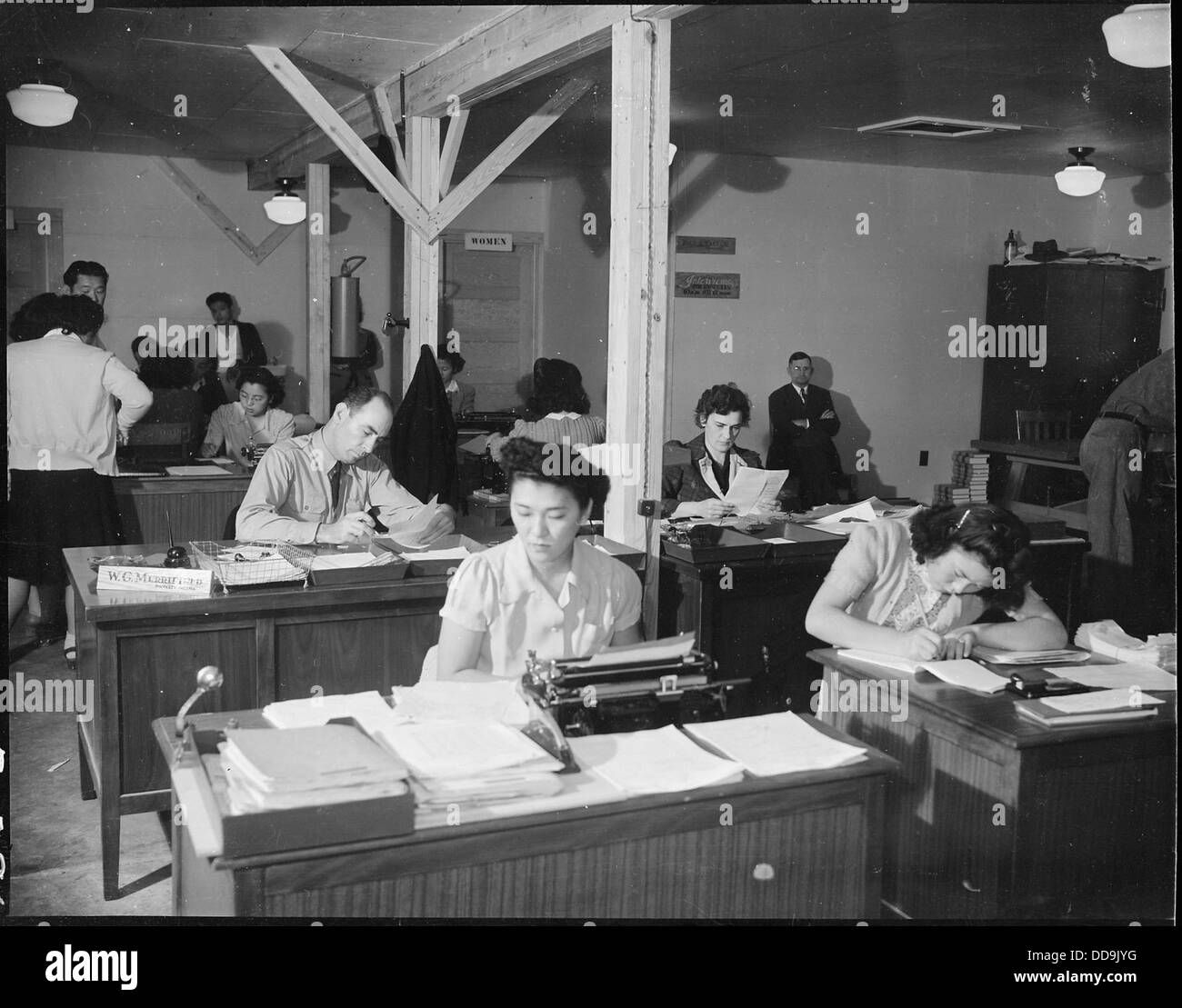 Das Jerome Relocation Center in Denson, Arkansas, wird während seines Betriebs im Rahmen des japanisch-amerikanischen Internierungsprogramms von F.G. Merrifield verwaltet, der die Immobilienkontrolle überwacht. Stockfoto
