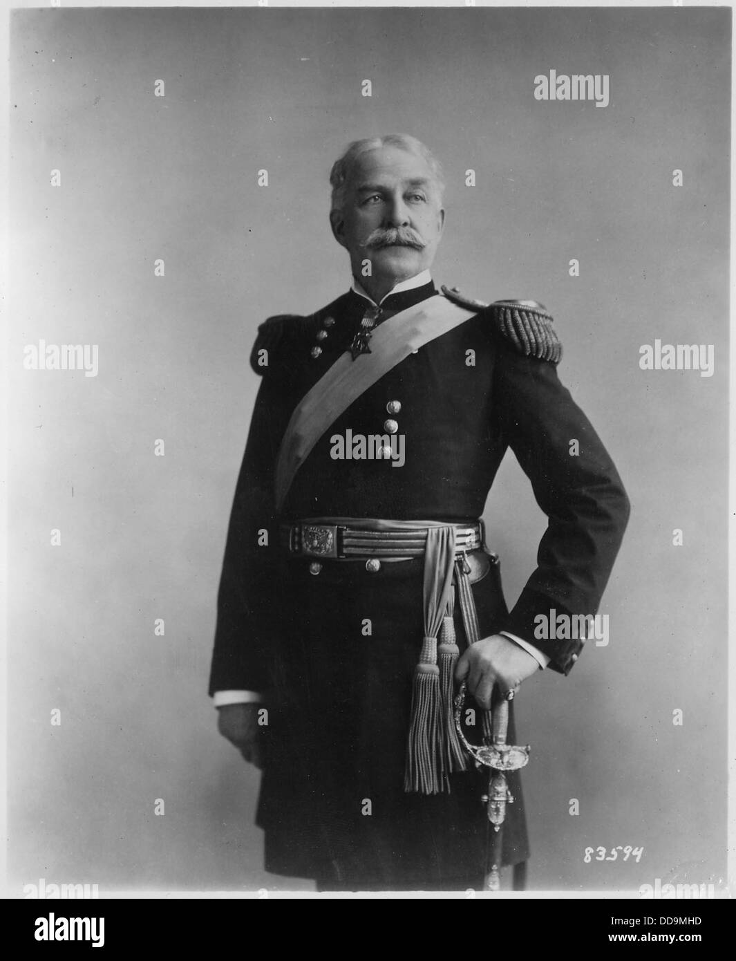 Dieses Bild zeigt Generalleutnant Miles, eine prominente Militärfigur, die für seine Rolle in der US-Armee während des späten 19. Und frühen 20. Jahrhunderts bekannt ist. Generalleutnant Miles hatte wichtige Kommandos und trug zur US-Militärstrategie bei, während wichtige Konflikte. Stockfoto