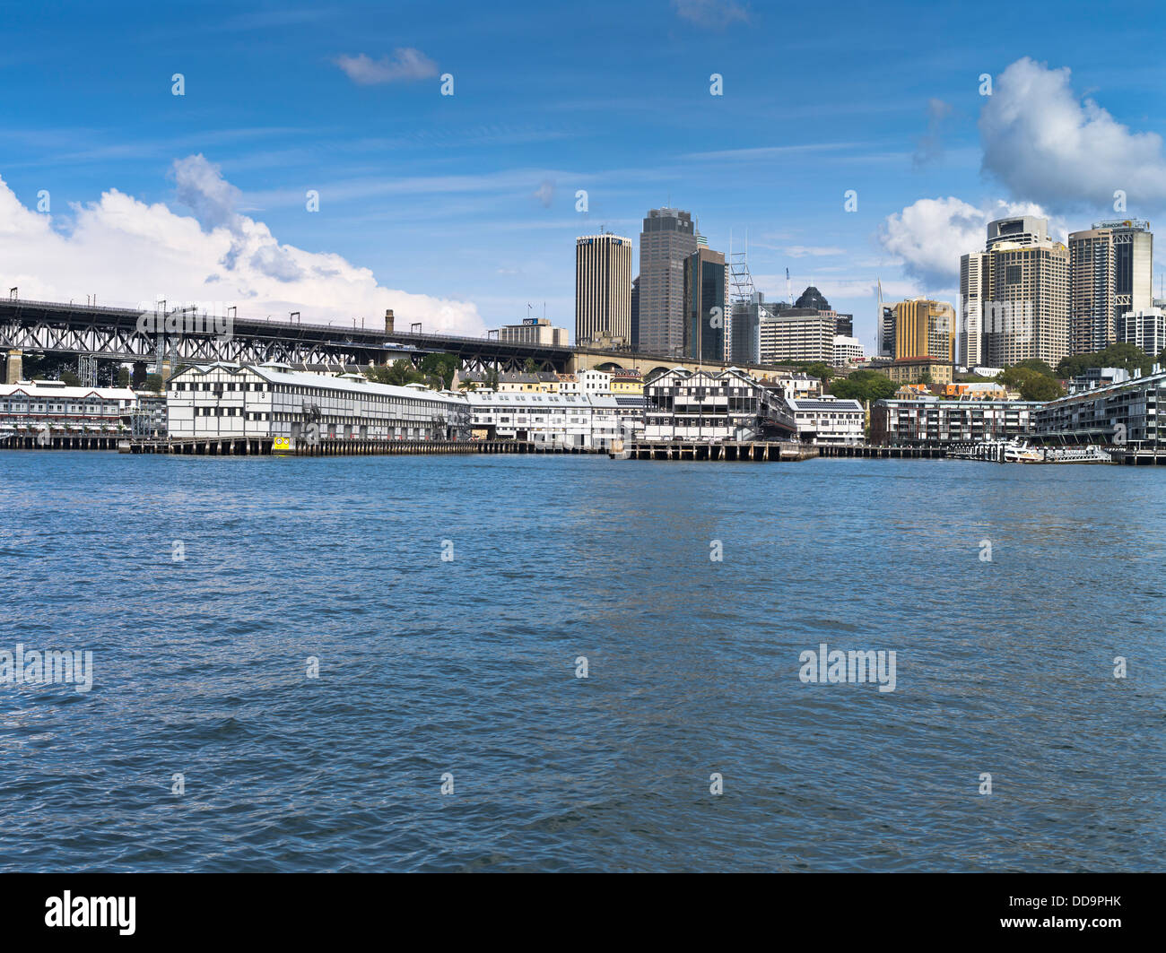 dh Sydney Harbour SYDNEY Australien Walsh Bay Piers Stadt Wolkenkratzer-skyline Stockfoto