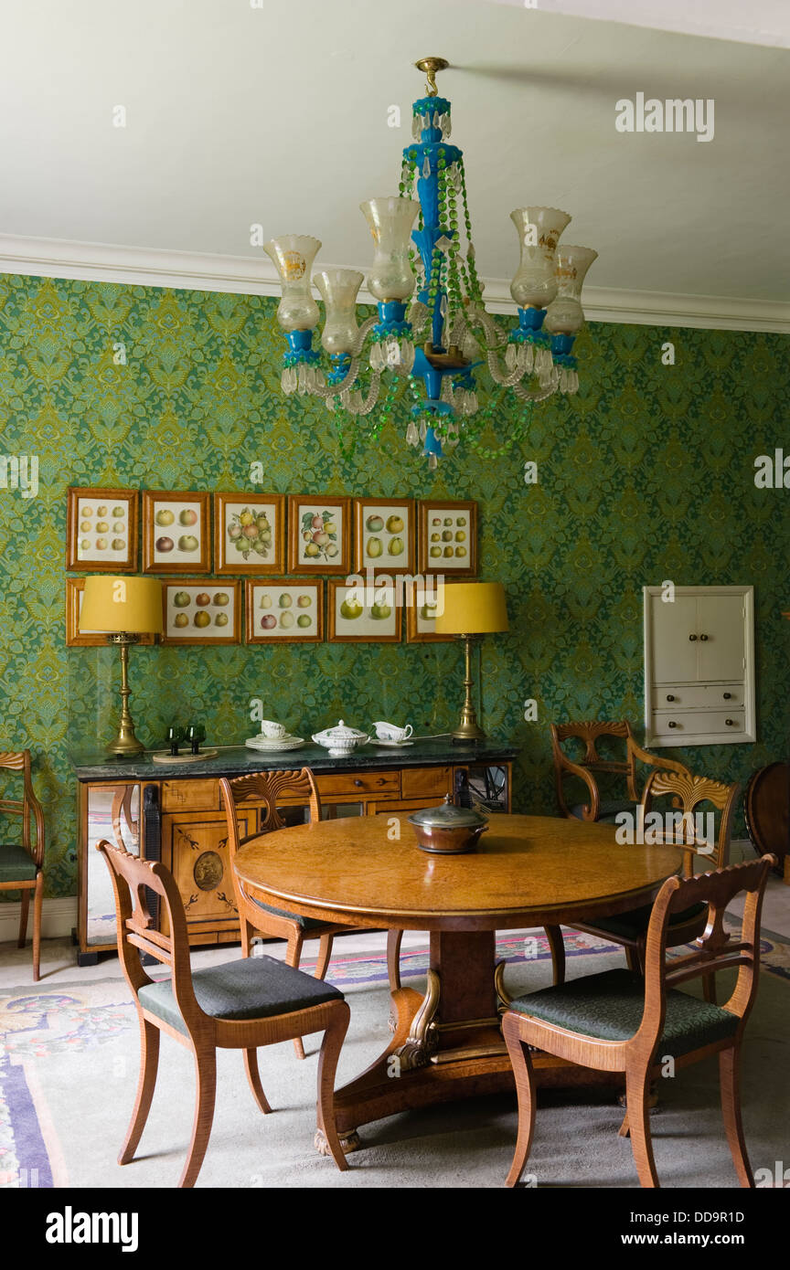 Speisesaal des 18. Jahrhunderts tapeziert Sussex nach Hause mit lebendigen Sanderson grün Stockfoto