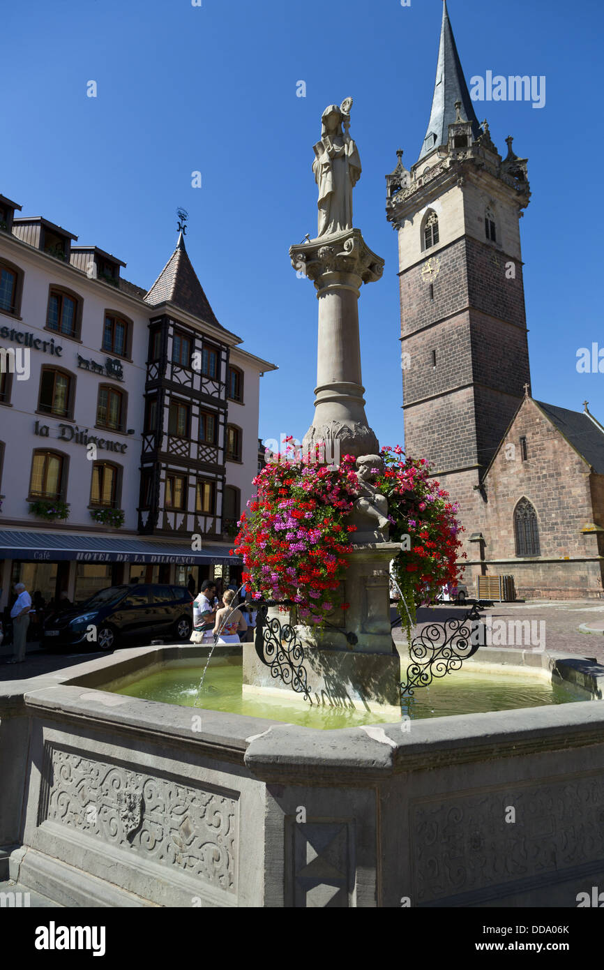 Kappelturm (Kapelle Turm) neben dem Rathaus in Obernai im Elsass, Frankreich Stockfoto