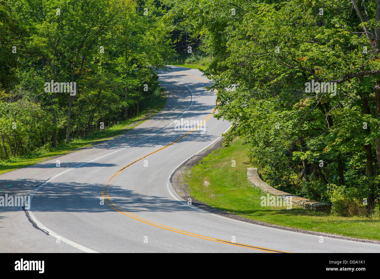 Straße obwohl Cuyahoga Valley National Park in Ohio Vereinigte Staaten von Amerika Stockfoto