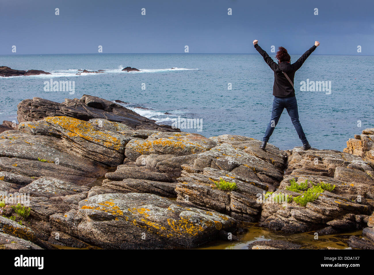 Frau in Wild Coast, Ile d' Yeu, Vendee, Frankreich Stockfoto