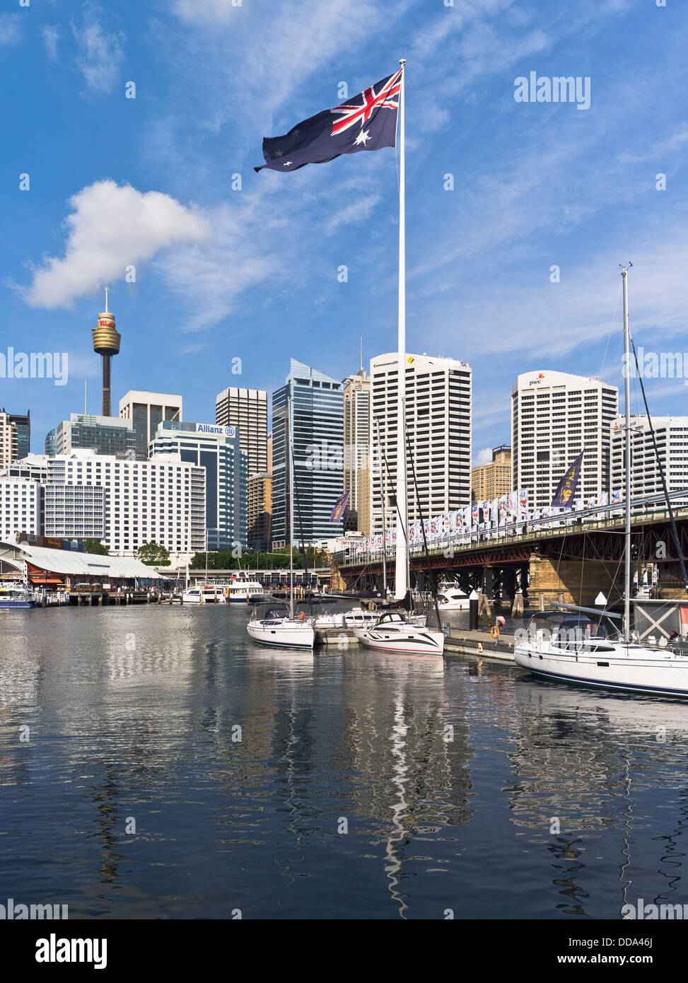 Dh Darling Harbour Sydney Australien Marina Australische Flagge Wolkenkratzer Hafen Stockfoto