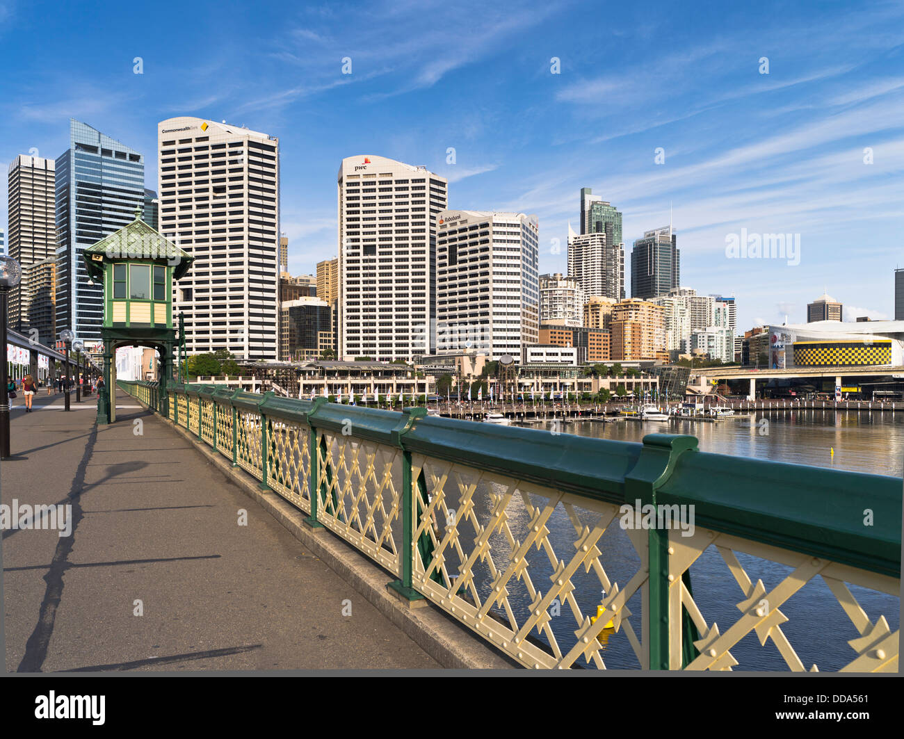 Hafen der Stadt Skyline von dh Darling Harbour SYDNEY Australien Pyrmont Bridge Wolkenkratzer Stockfoto