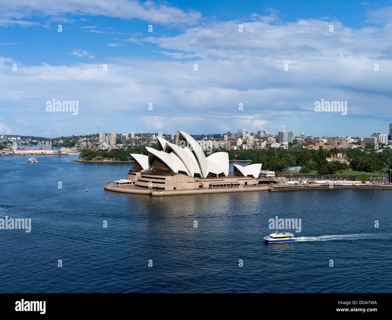 dh Sydney Harbour SYDNEY AUSTRALIA Manly Seacat Fast Ferry Katamaran Fähre Sydney Opera House Boothafen Antenne Stockfoto