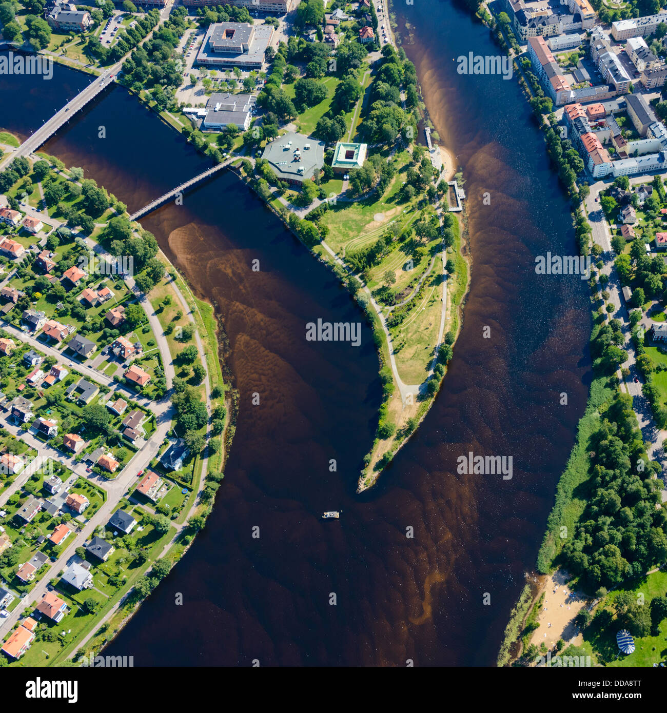 Fluss und Häuser, Klarälven, Karlstad, Värmland, Schweden Stockfoto