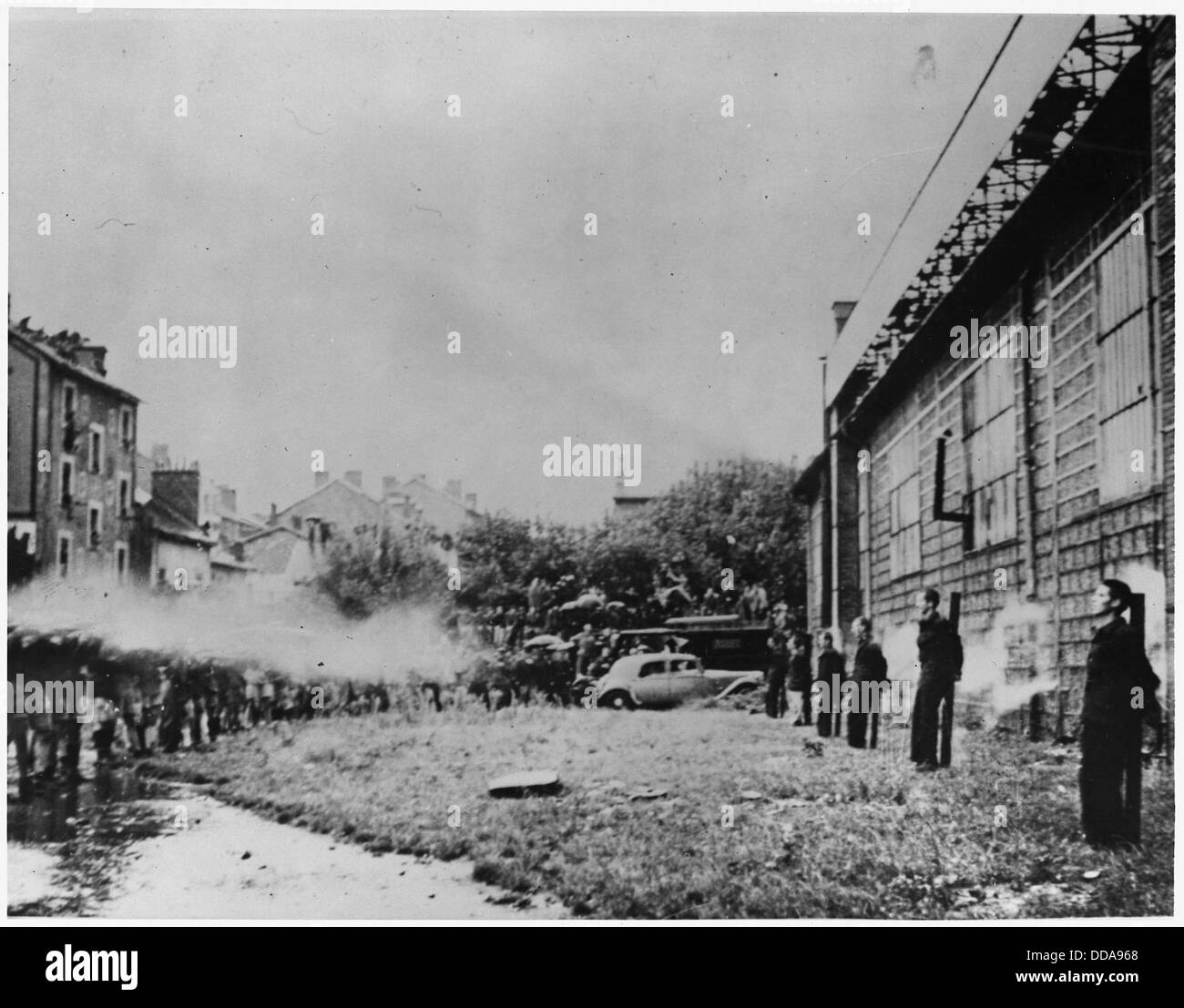 Während des Zweiten Weltkriegs in Grenoble richteten Mitglieder der französischen Streitkräfte im Inneren sechs Personen als Teil von Widerstandsaktivitäten hin. Das Ereignis markiert einen Moment der Vergeltung während des Krieges während der deutschen Besatzung Frankreichs. Stockfoto