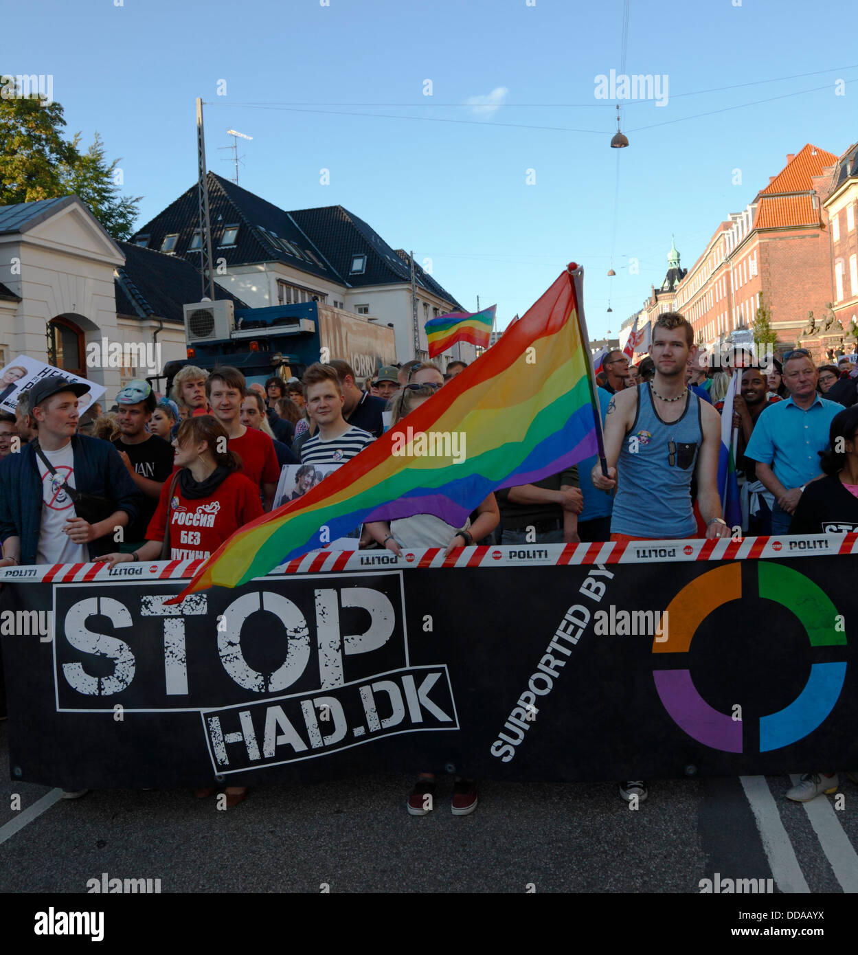 20. August 2013 - 10.000 Menschen an Demonstration in Kopenhagen vor der russischen Botschaft gegen die russischen Anti-Homosexuell-Gesetze. Stockfoto