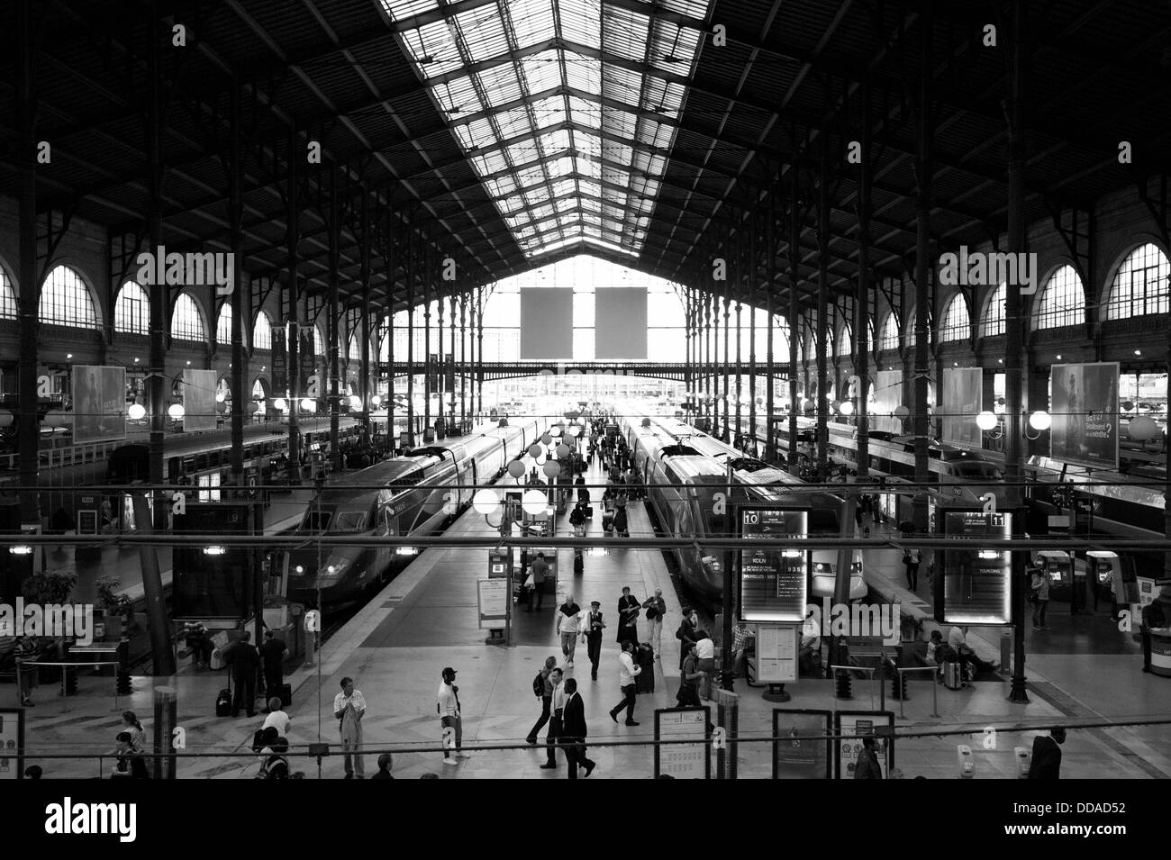 Waggons warten auf Passagiere an Bord in Paris Frankreich Stockfoto