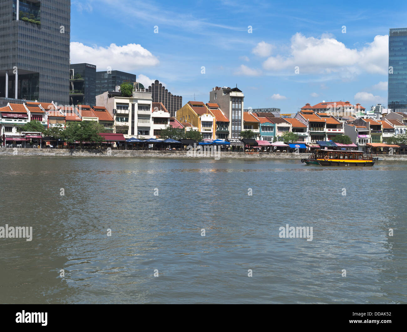 dh Singapur River BOAT QUAY Singapur Bumboat Kreuzfahrt Ausflüge Singapur-Wasser-Taxi-Boote-Wolkenkratzer Stockfoto