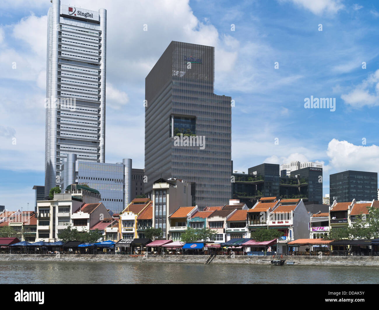 Dh Singapore River Boat Quay Singapur Alte neue Gebäude am Wasser Architektur Stockfoto
