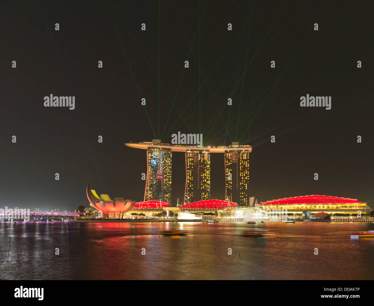 dh Lasershow MARINA BAY SINGAPORE Marina Bay Sands Nacht Abendlicht zeigen Laserstrahlen Stockfoto