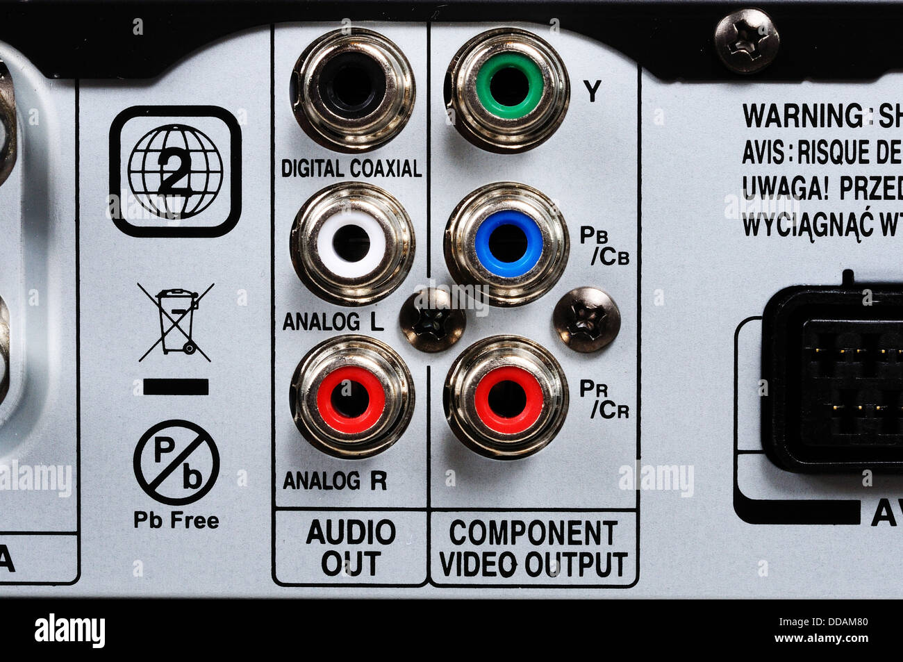 Cinch-/Cinch-Buchsen an der Rückseite des Videogeräts. Stockfoto