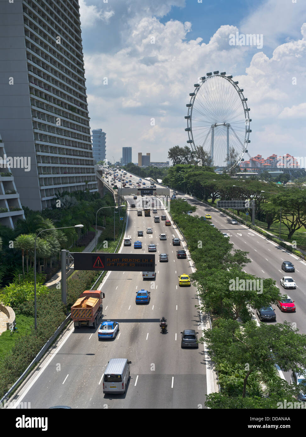 Dh East Coast Parkway der Marina Bay in Singapur Verkehr auf Multi Lane zweispurige City Road Stockfoto