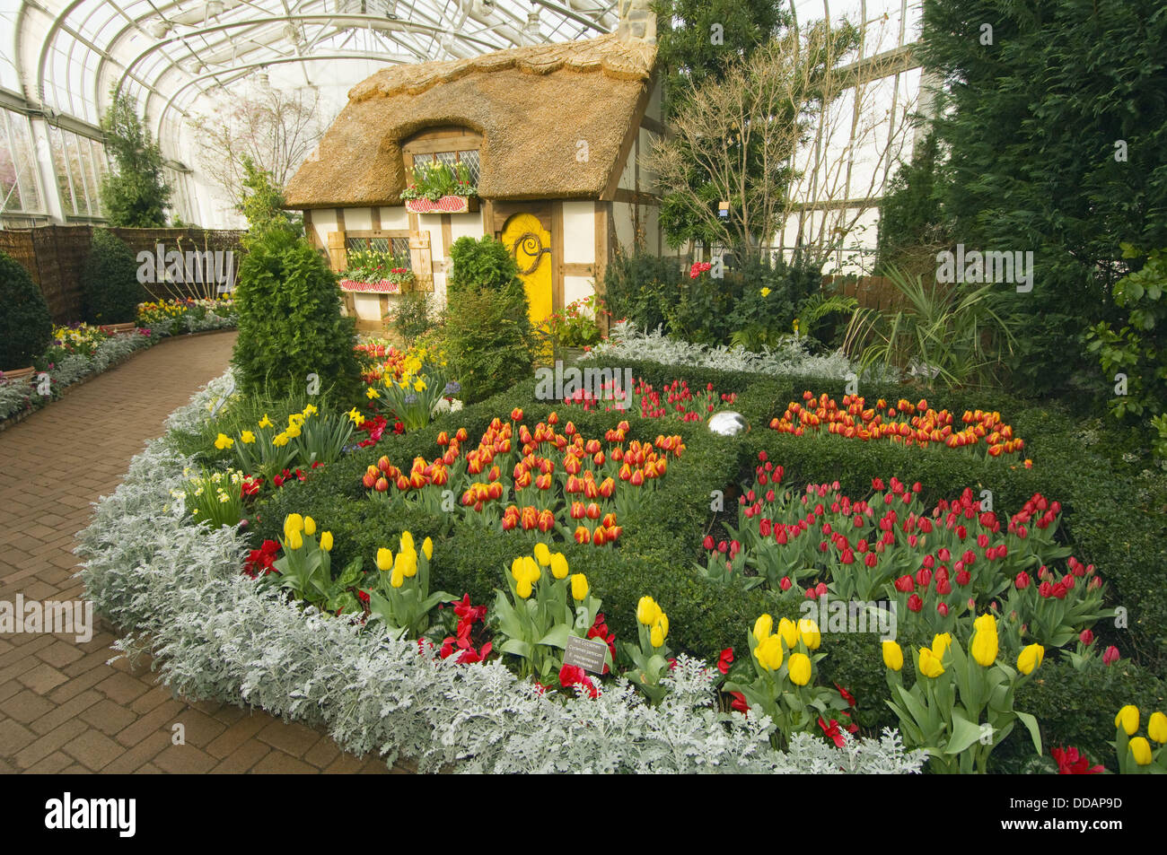 Gewolbter Wintergarten Stockfotos Gewolbter Wintergarten Bilder