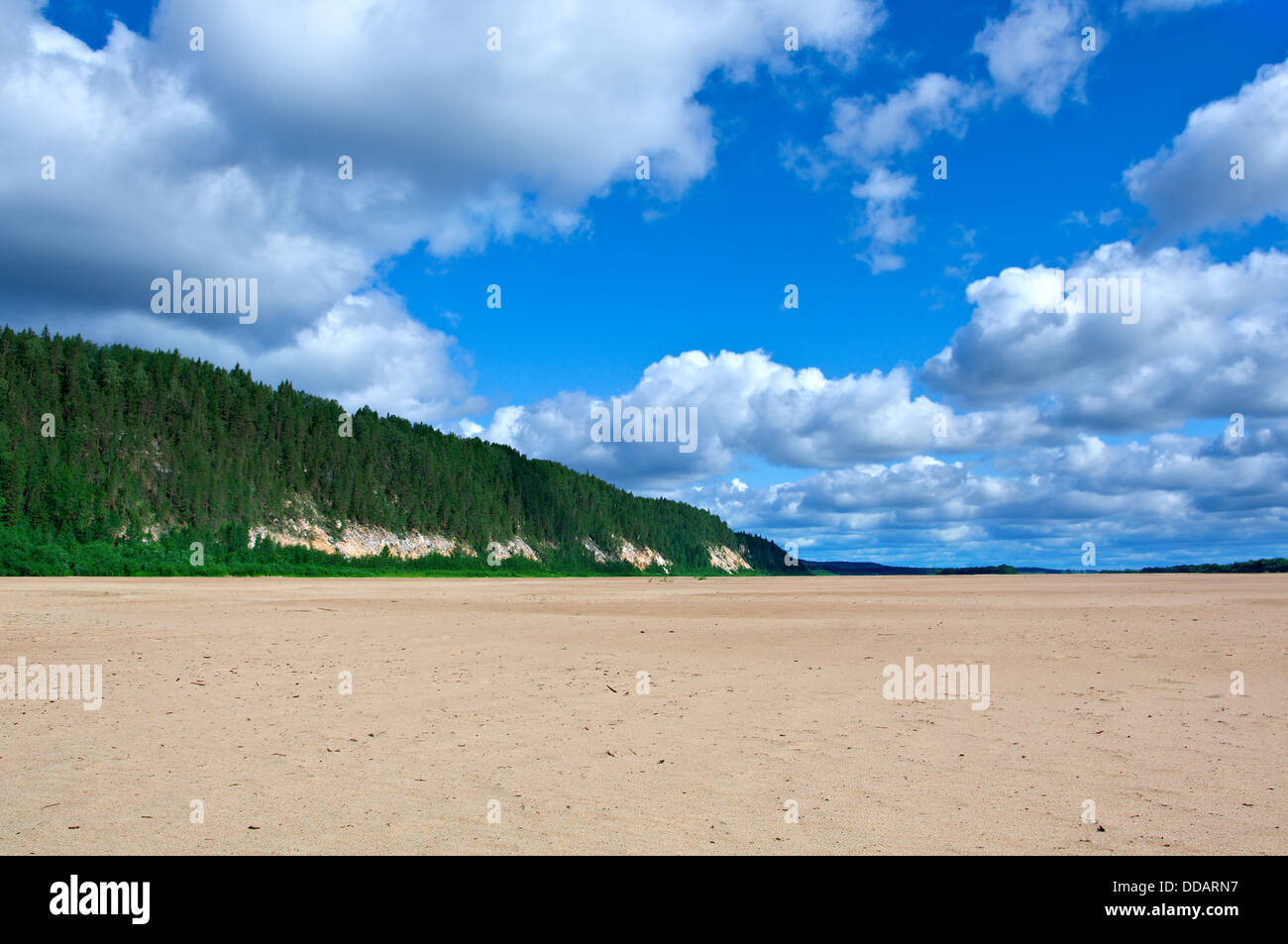 Pinega-Fluss in der Region Archangelsk, nördliche Russia.Golubino Stockfoto