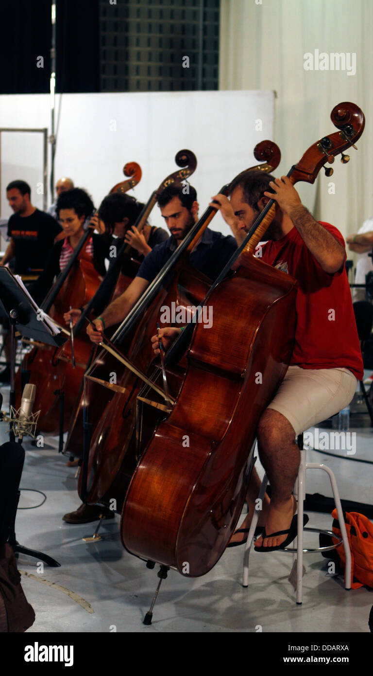 Das Welt-Orchester spielt während der Aufzeichnung einer Symphonie in einem Studio auf der Insel Mallorca Stockfoto