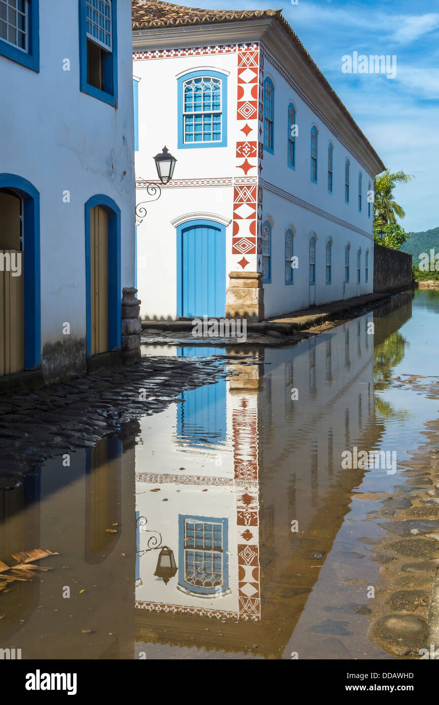 Überflutete Straße von Paraty bei Flut, Bundesstaat Rio De Janeiro, Brasilien Stockfoto