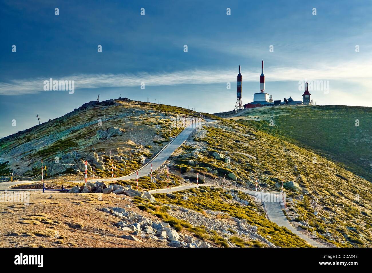 Antenas De Television De La Bola Del Mundo Sierra De Guadarrama Comunidad De Madrid Espana Stockfotografie Alamy