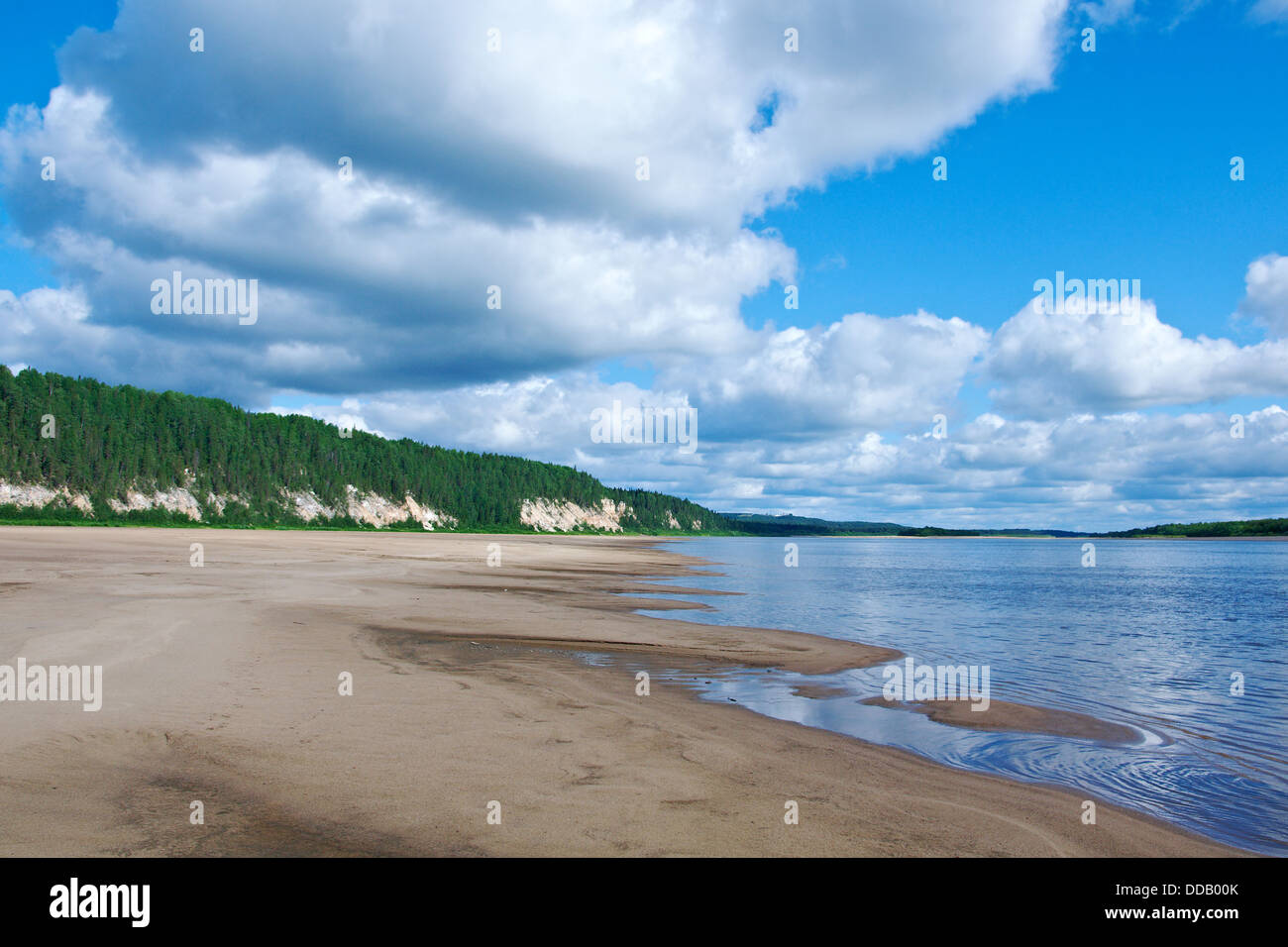 Pinega-Fluss in der Region Archangelsk, nördliche Russia.Golubino Stockfoto